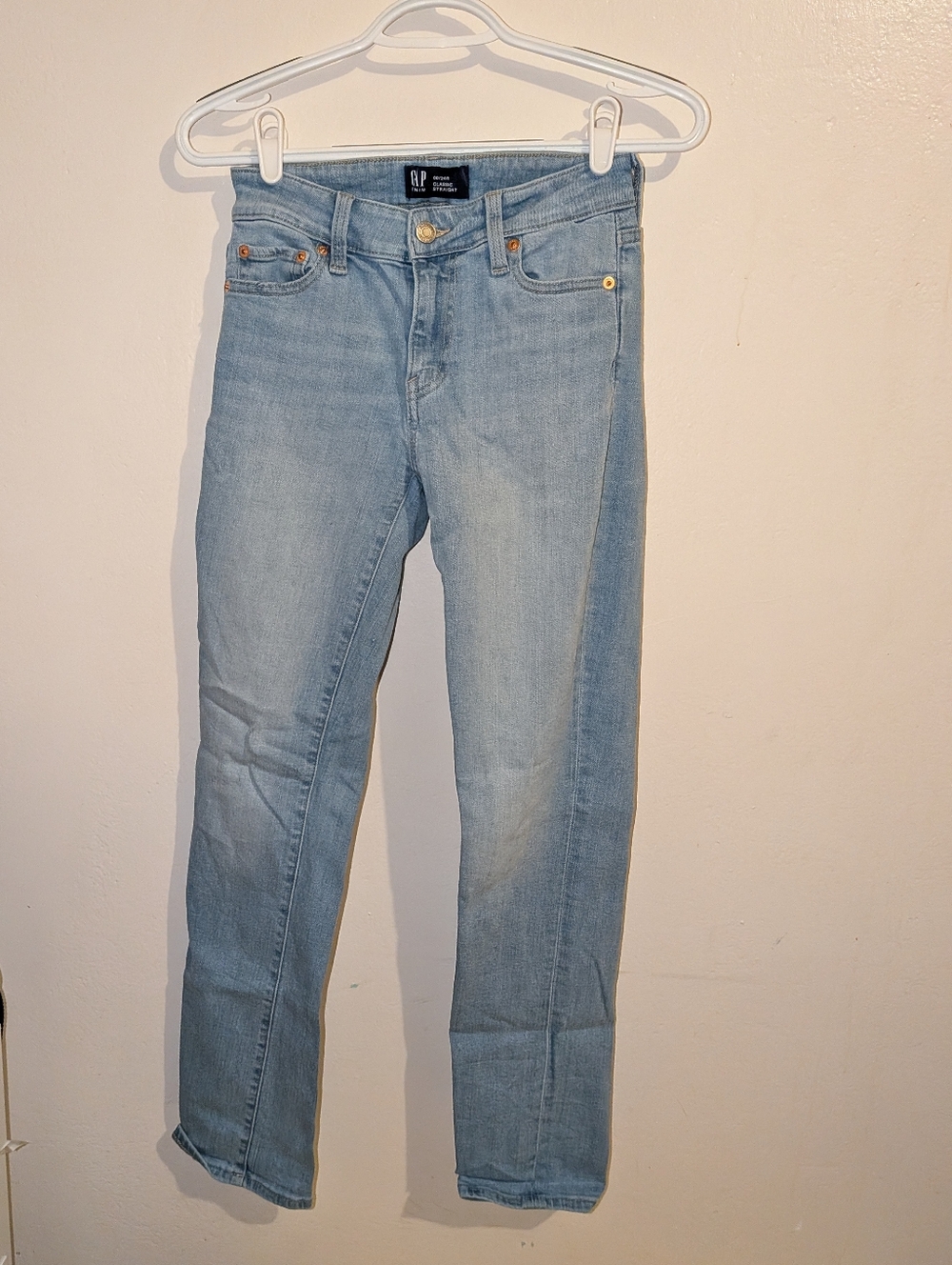 GAP Straight Leg Jeans in Light Blue Denim